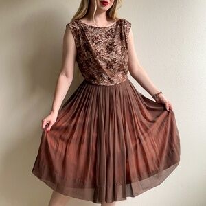 Vintage 1950s Brown Chiffon Dress With Lace Bodice (M/L)